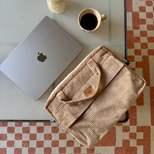 Corduroy laptop bag "Latte"