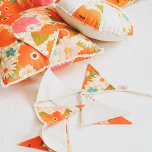 “Picnic with flowers” Garland