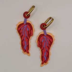 Oorbellen Vlamblad – Rood & Lila op Perzik